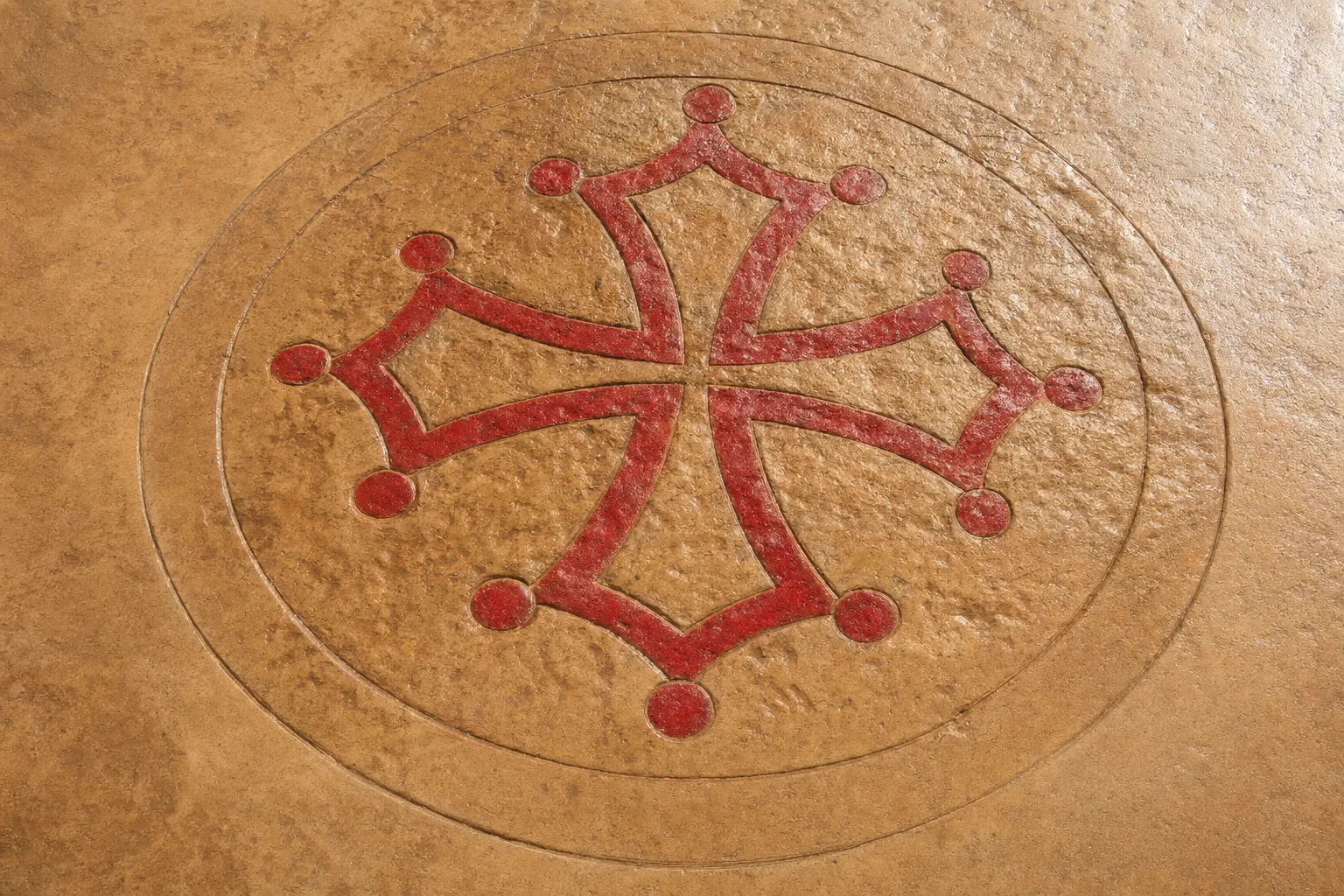 Creu Occitana - peça circular decorativa de formigó imprès Ø 103 cm - Formigó Imprès Girona