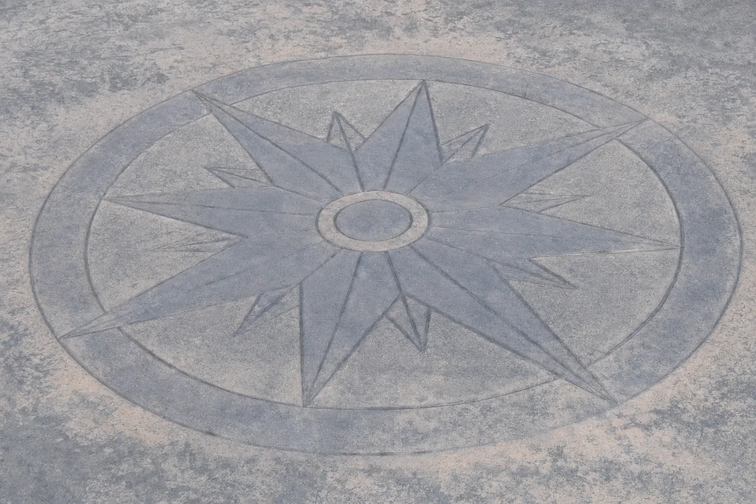 Novarosa del Vent - peça circular decorativa de formigó imprès Ø 120 cm - Formigó Imprès Girona