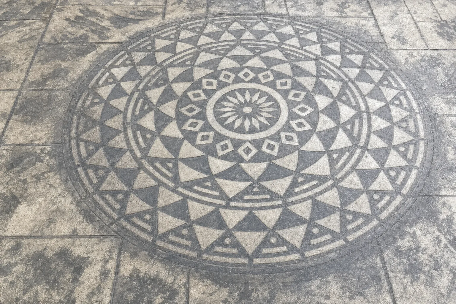 Rodona Mandala - peça circular decorativa de formigó imprès Ø 110 cm - Formigó Imprès Girona