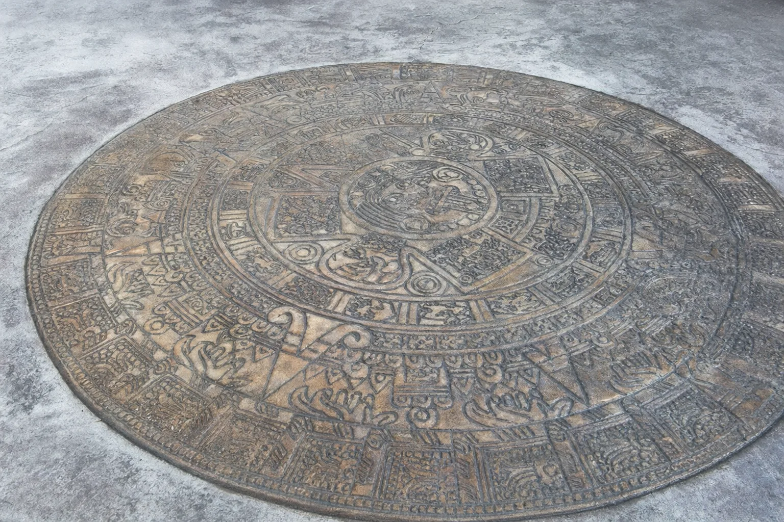 Circular Maia - peça circular decorativa de formigó imprès Ø 120 cm - Formigó Imprès Girona